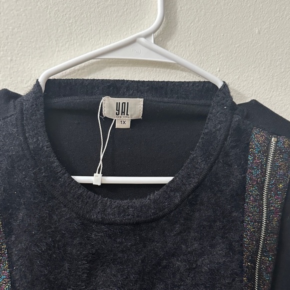 Zipper Glitter Embellishment Black Sweater - Picture 3 of 6